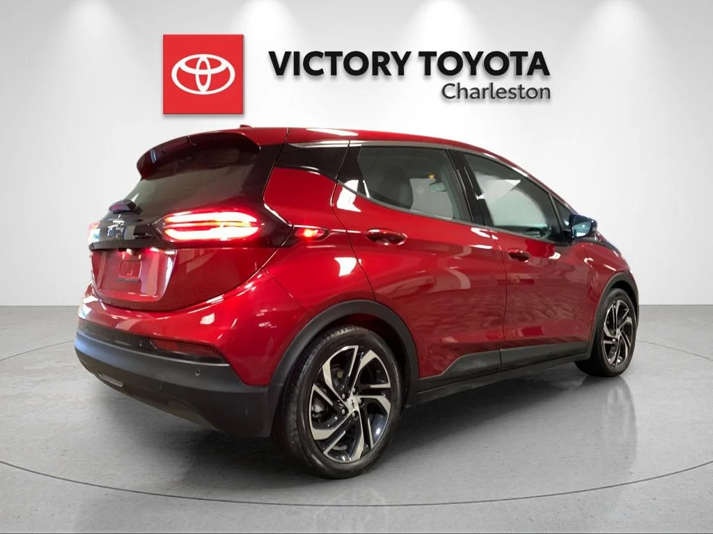 Used 2023 Red Chevrolet 2LT image 7