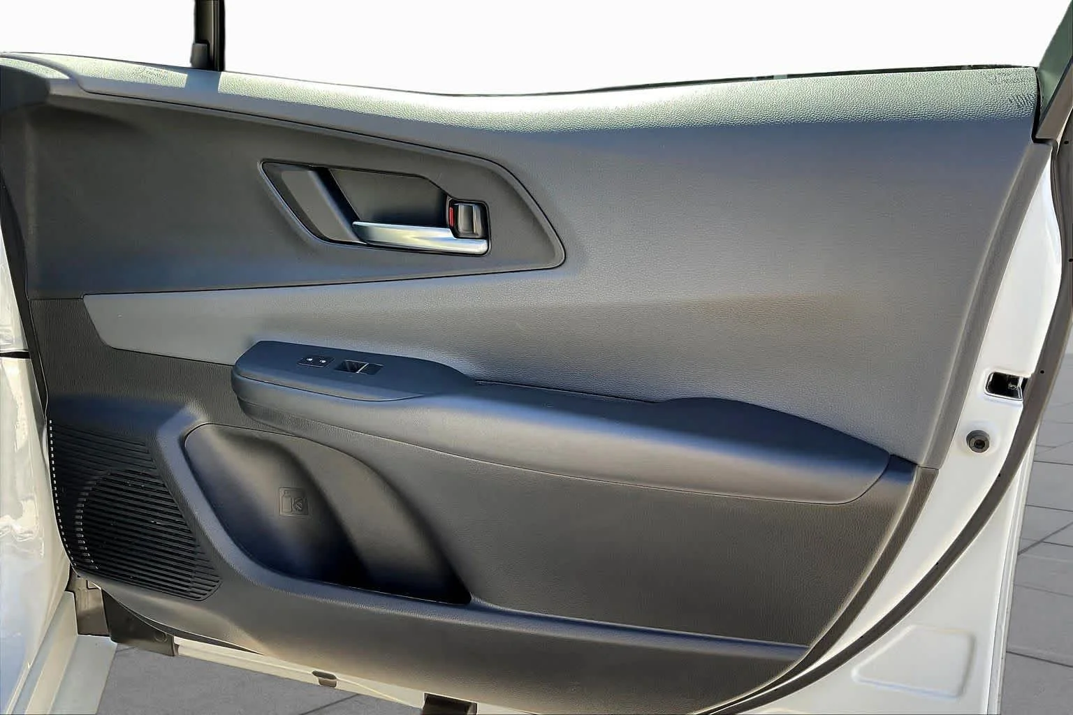 Used 2025 Wind Chill Pearl Toyota XLE image 22