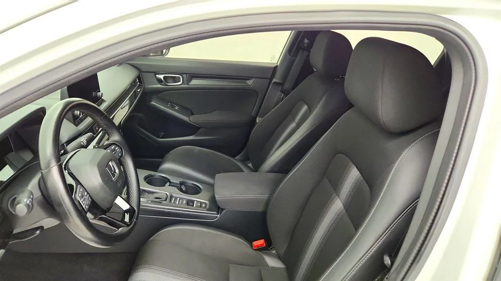Used 2025 Platinum White Pearl Honda Sport CVT image 17