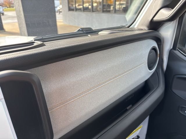 New 2026 Bright White Clear-Coat Exterior Paint Jeep Sport S image 24