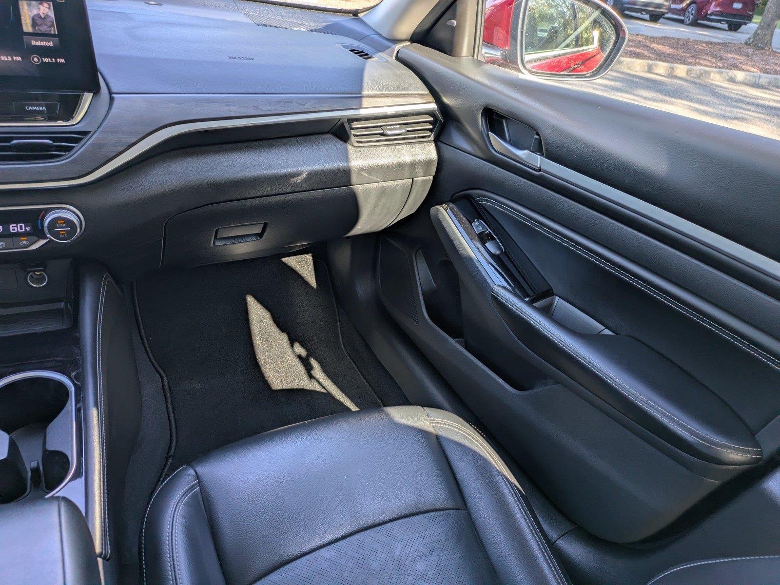 Used 2023 Scarlet Ember Tintcoat Nissan 2.5 SL image 15