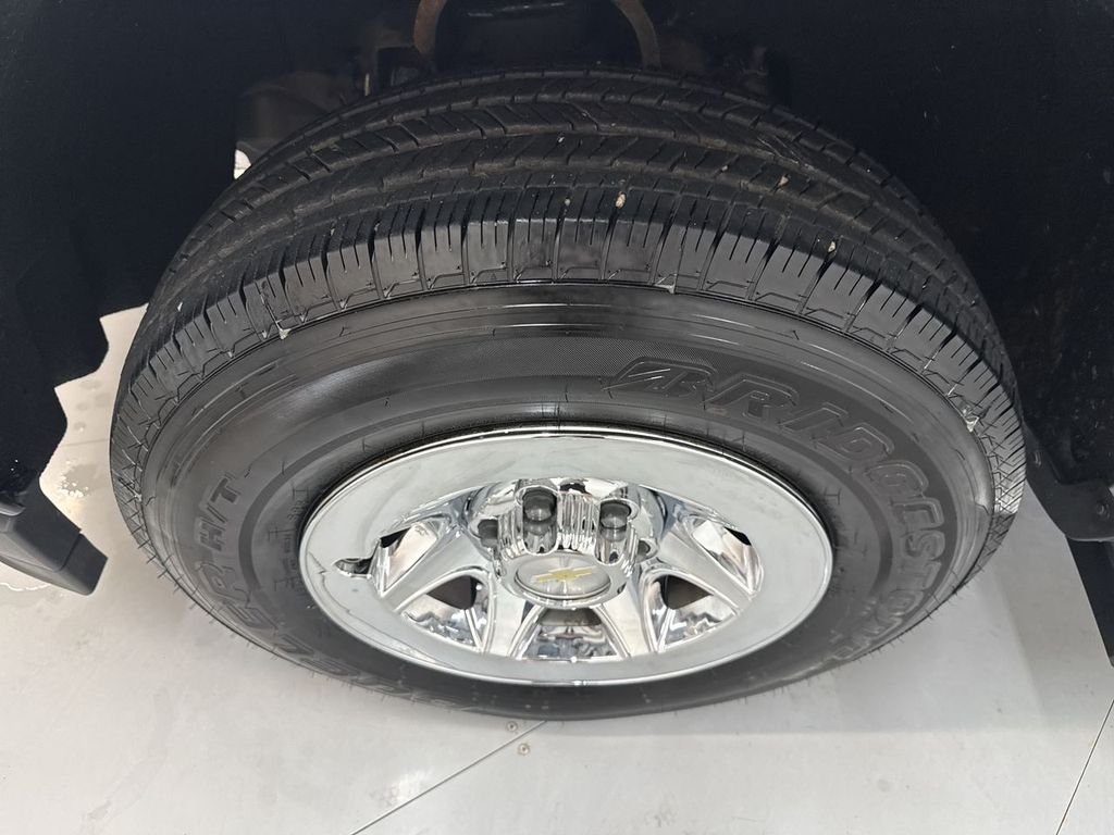Used 2018 Summit White Chevrolet WT image 27