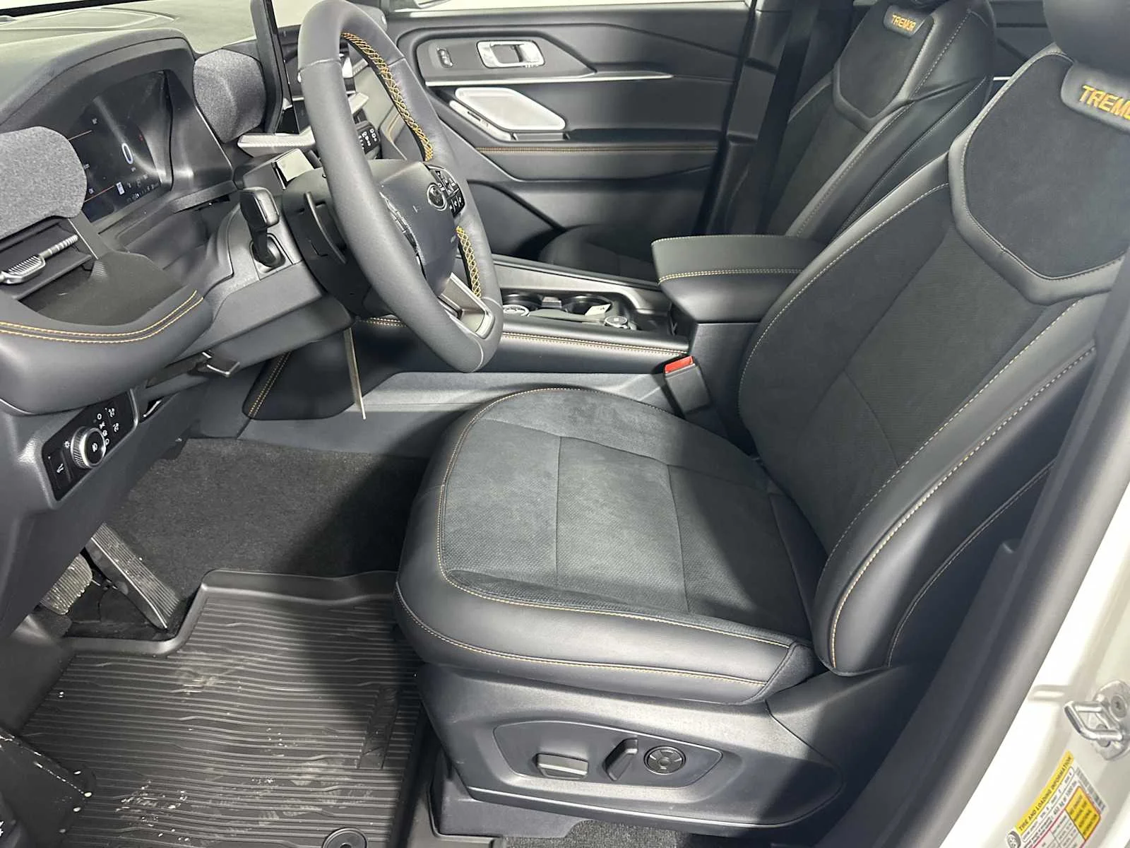 New 2026 Star White Metallic Tri-Coat Ford Tremor image 8