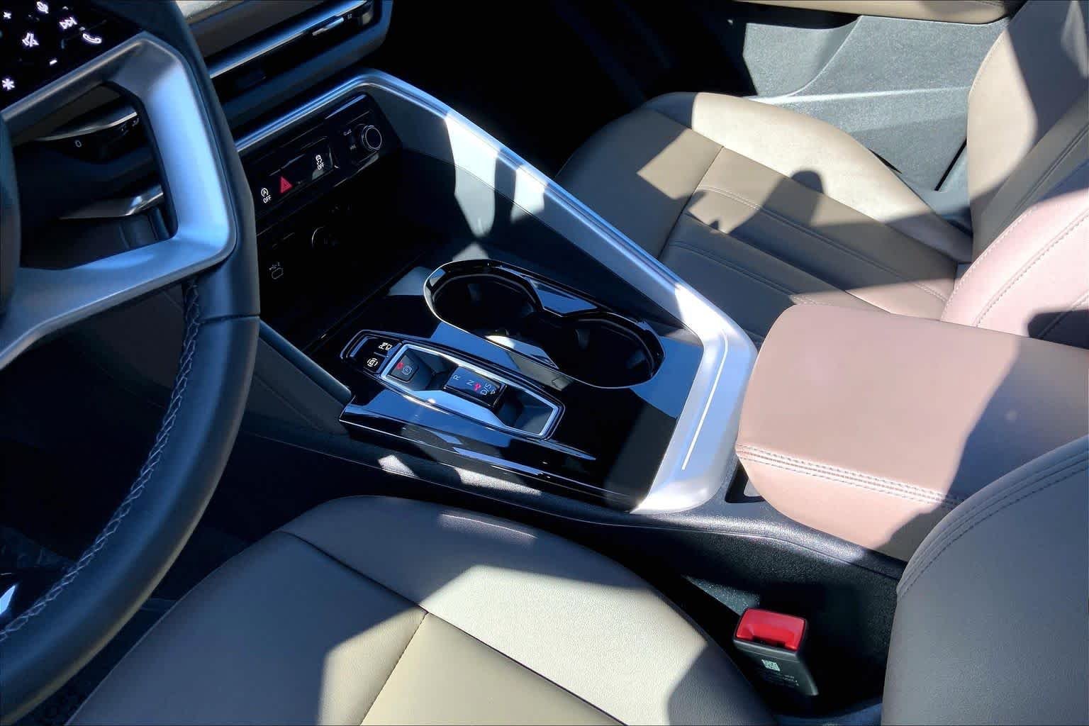 Used 2025 Navarra Blue Metallic Audi Premium image 17