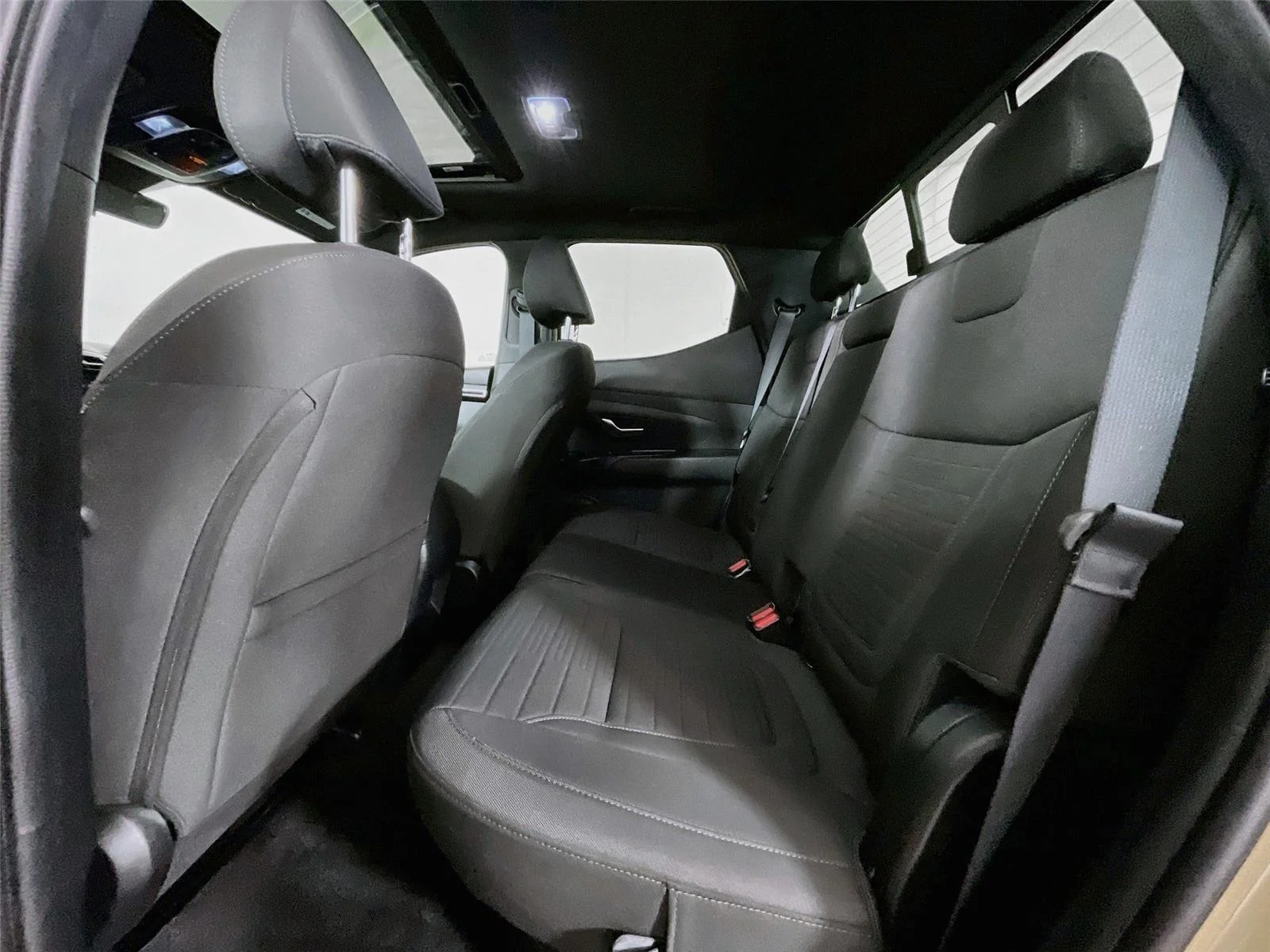 Used 2023 California Sand Hyundai SEL image 27