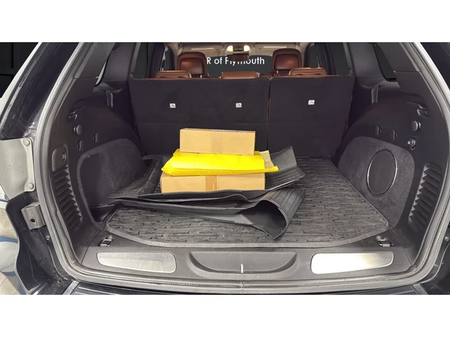 Used 2015 Brilliant Black Crystal Pearlcoat Jeep Summit image 26