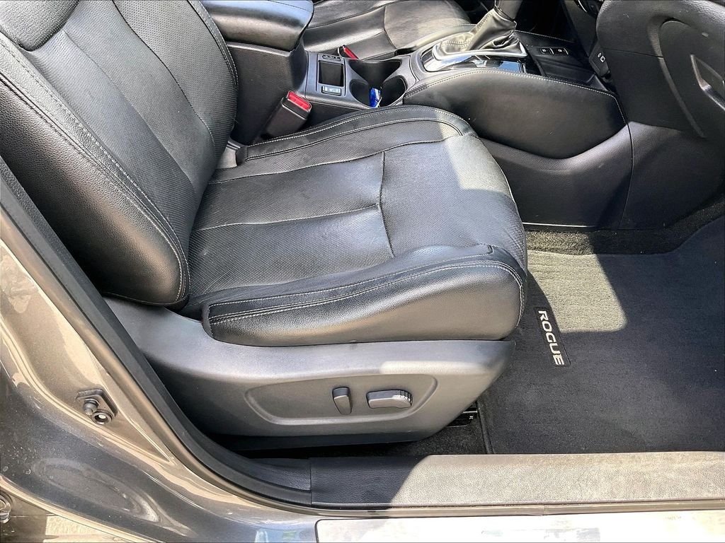 Used 2019 Gun Metallic Nissan SL image 38
