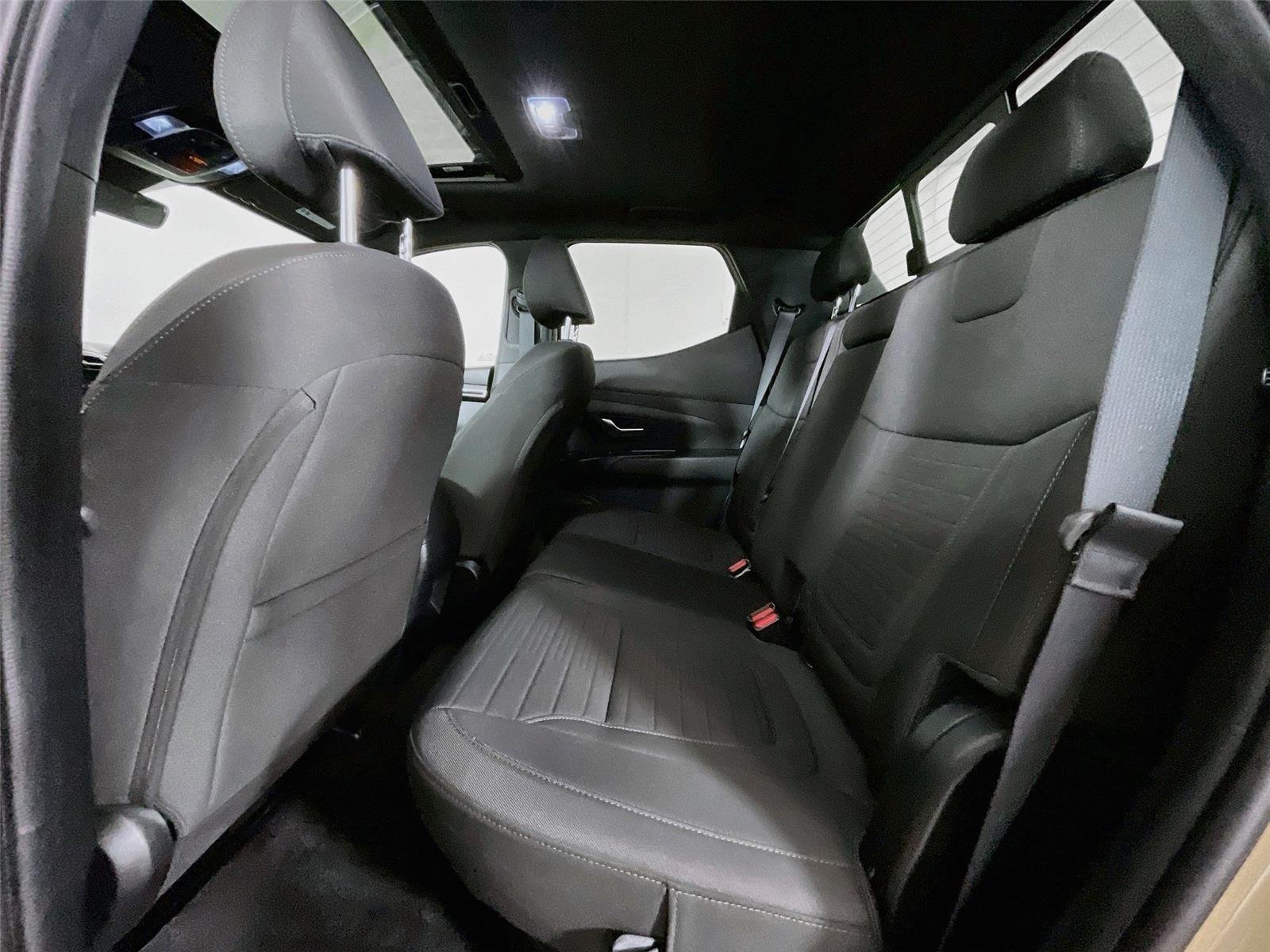 Used 2023 California Sand Hyundai SEL image 27