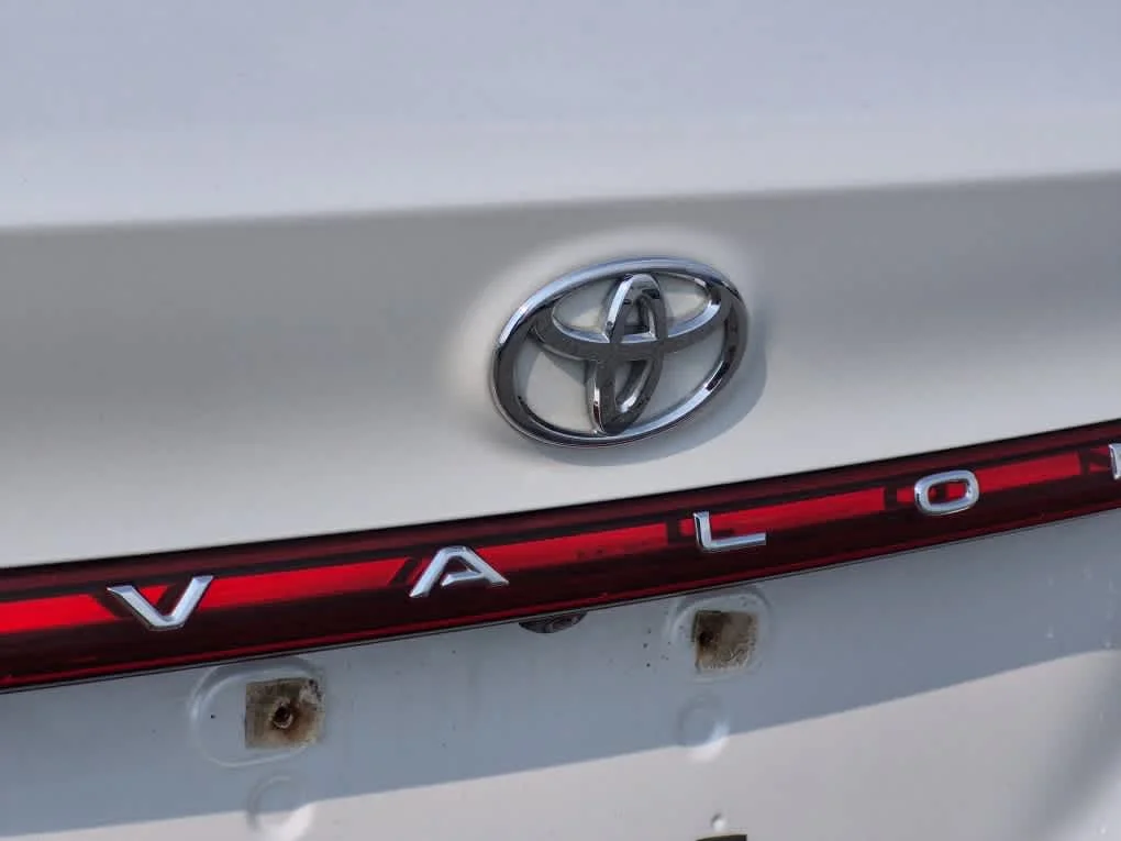 Used 2019 Wind Chill Pearl Toyota Limited image 22