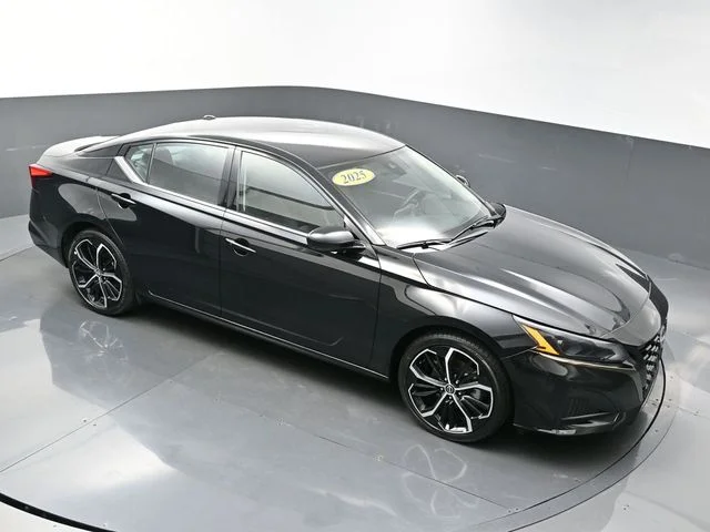 Used 2025 Black Nissan 2.5 SR image 38