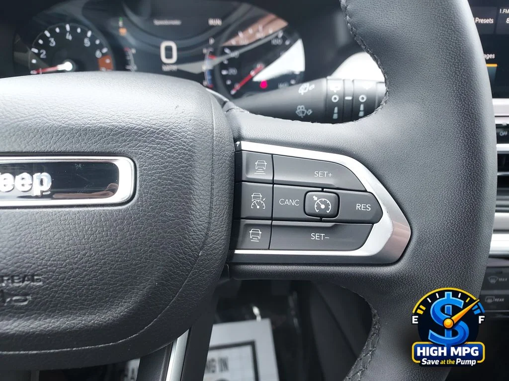 Used 2025 White Jeep Limited image 12