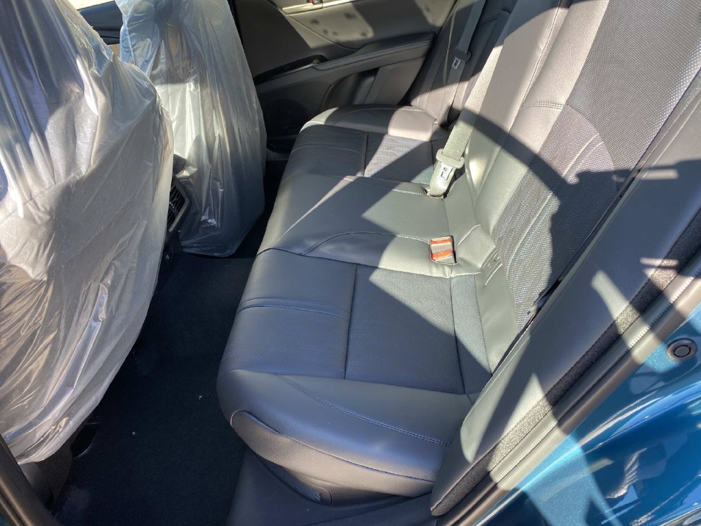 New 2026 Ocean Gem with Midnight Black Metallic roof Toyota XSE image 6