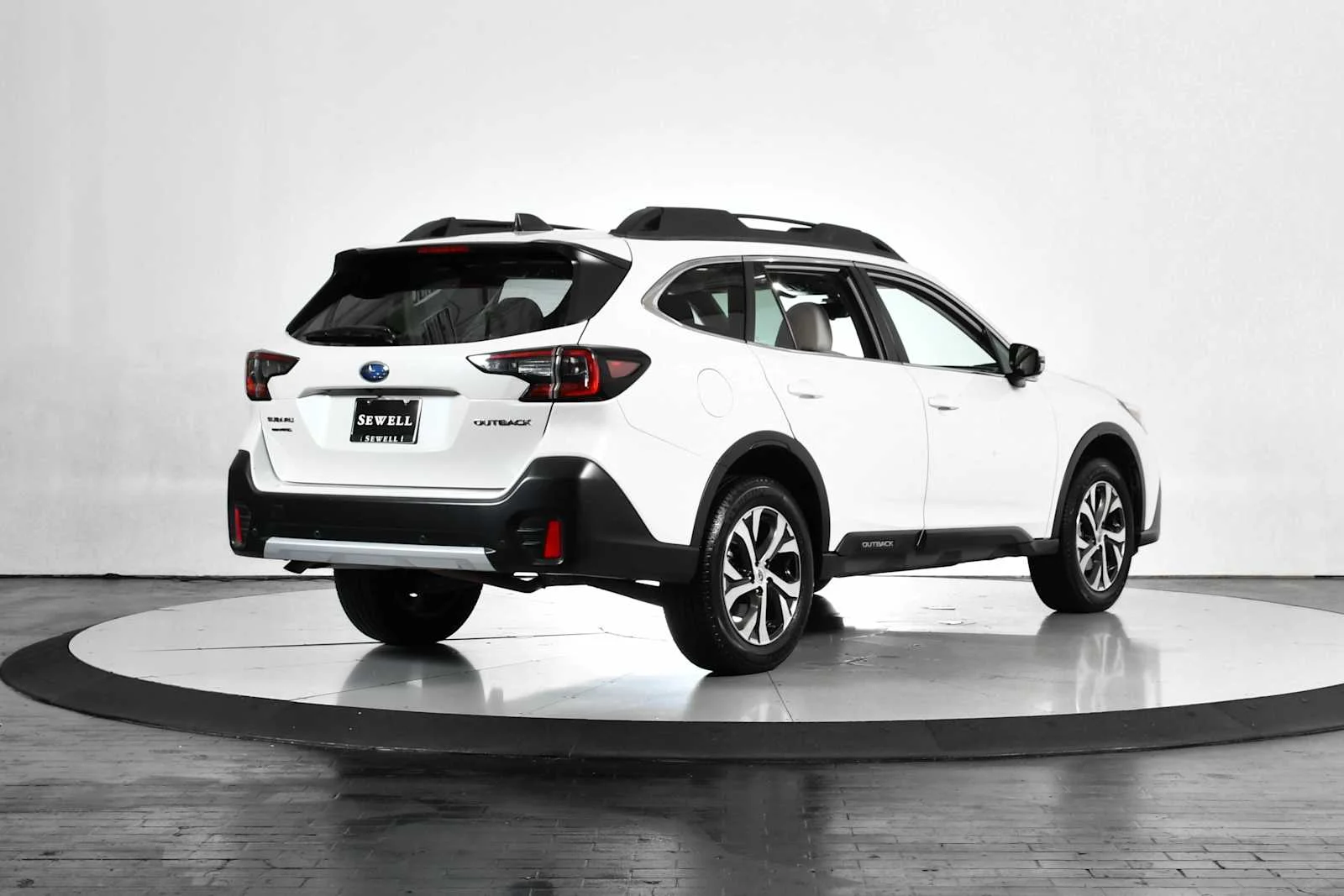 Used 2022 Crystal White Pearl Subaru Limited image 6