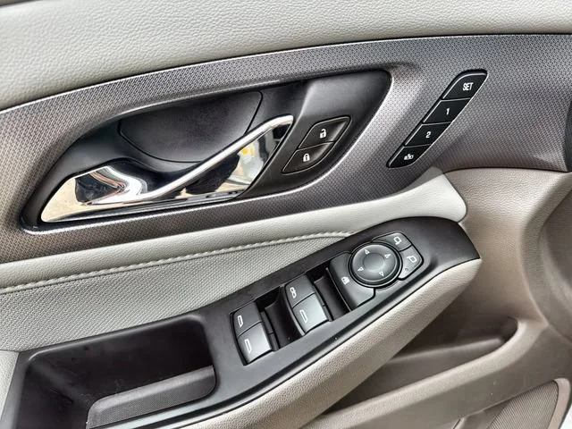 Used 2020 SILVER ICE METALLIC Chevrolet Premier image 22