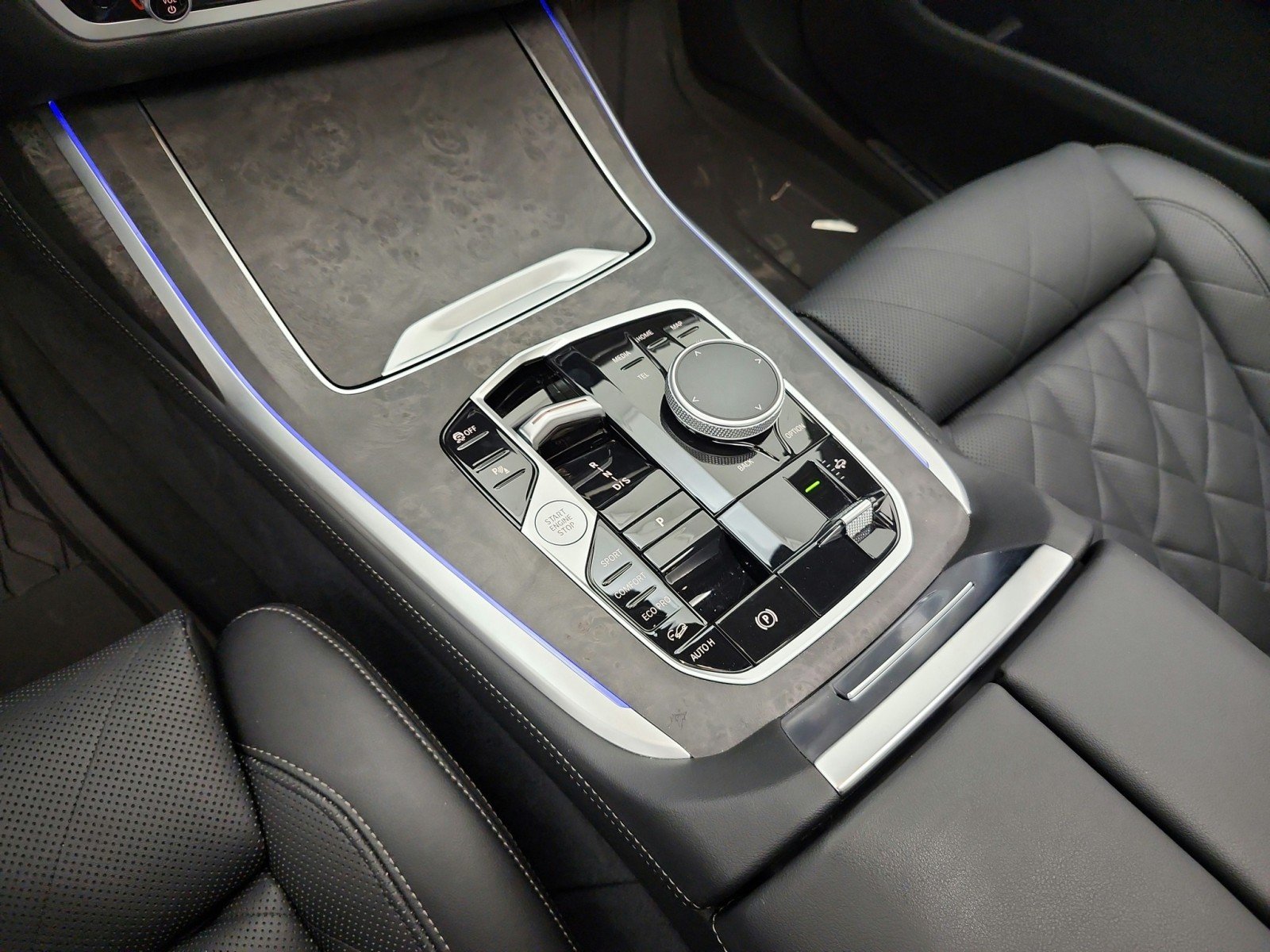 Used 2025 Alpine White BMW xDrive40i image 13