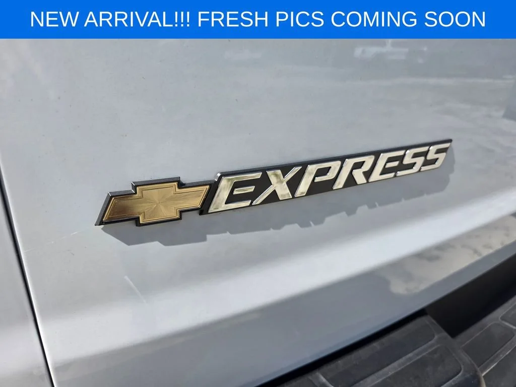 Used 2025 Summit White Chevrolet 1LT image 16