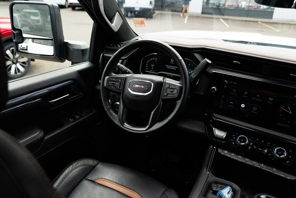 Used 2024 White GMC AT4 image 10