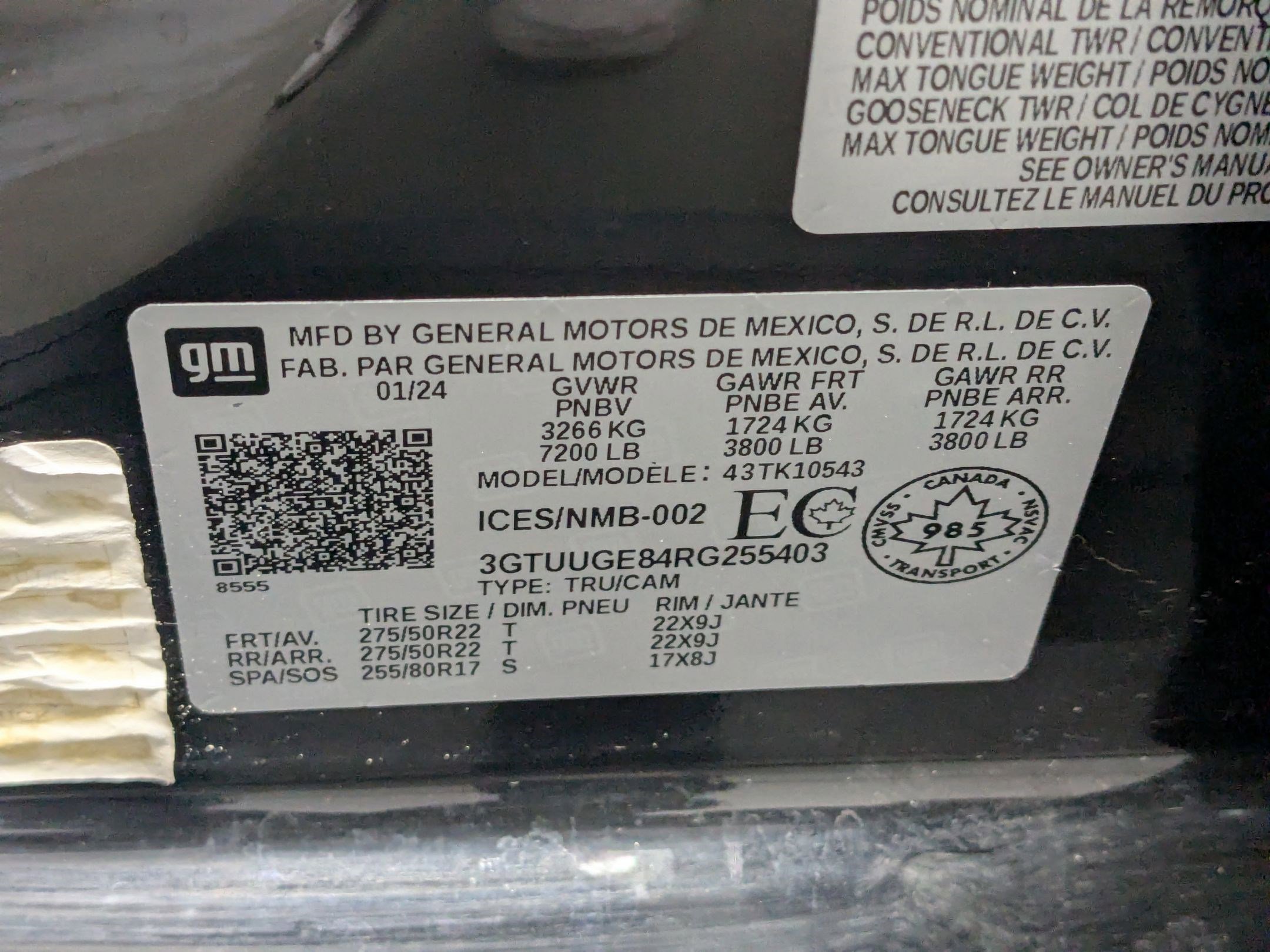 Used 2024 White GMC Denali image 25