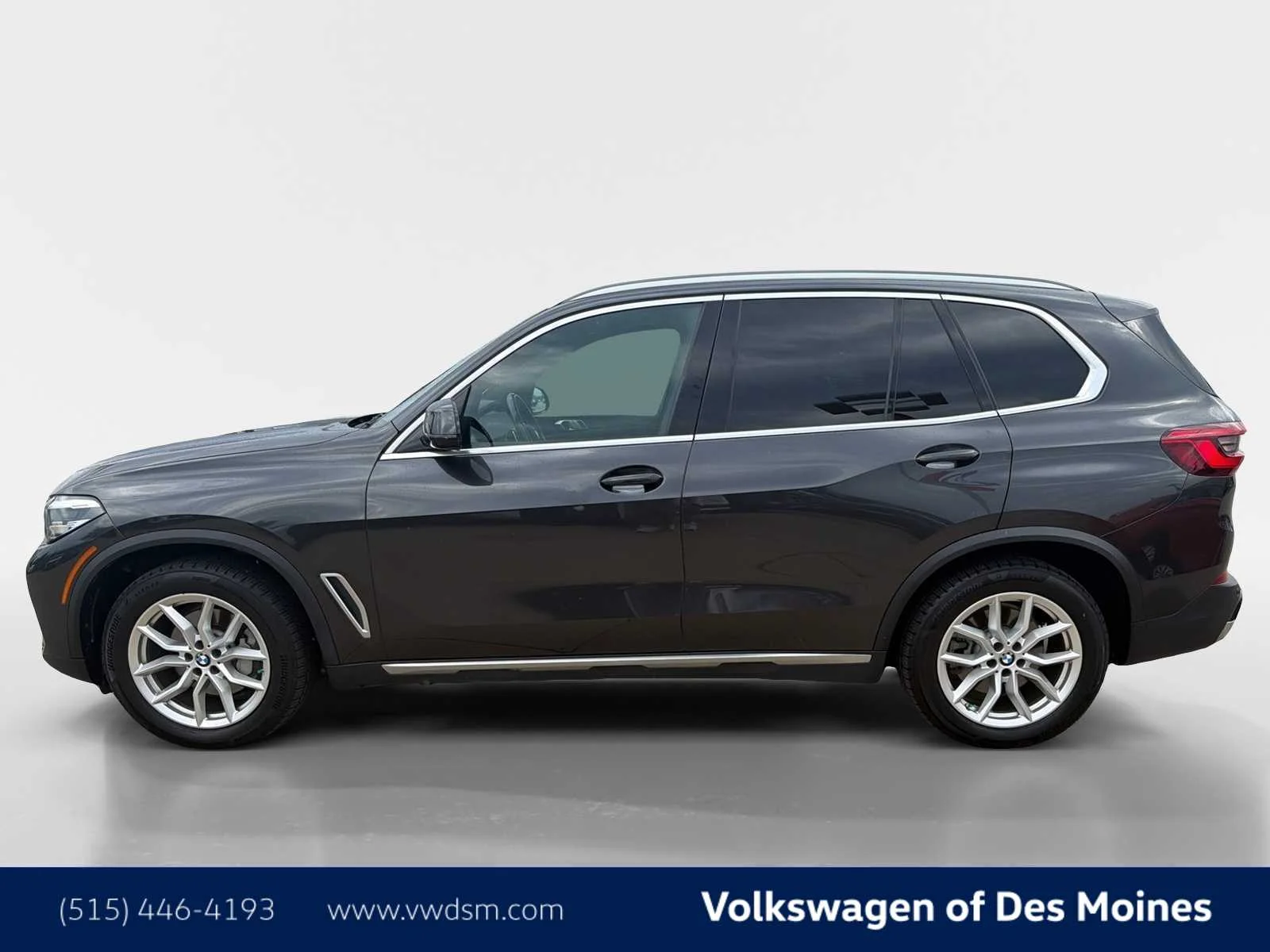 Used 2019 Dark Graphite Metallic BMW xDrive40i image 3