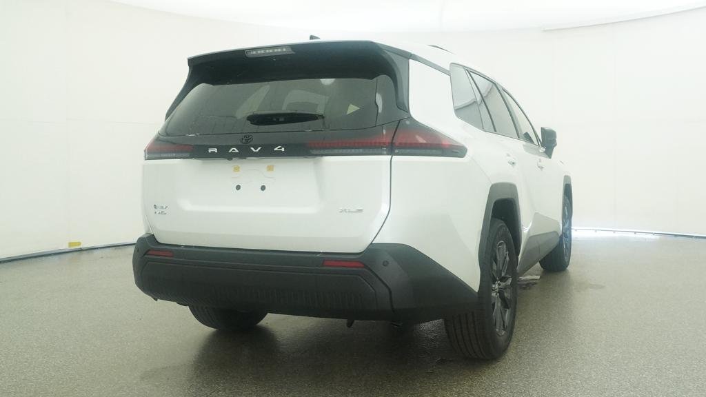 New 2026 Wind Chill Pearl Toyota XLE Premium image 26