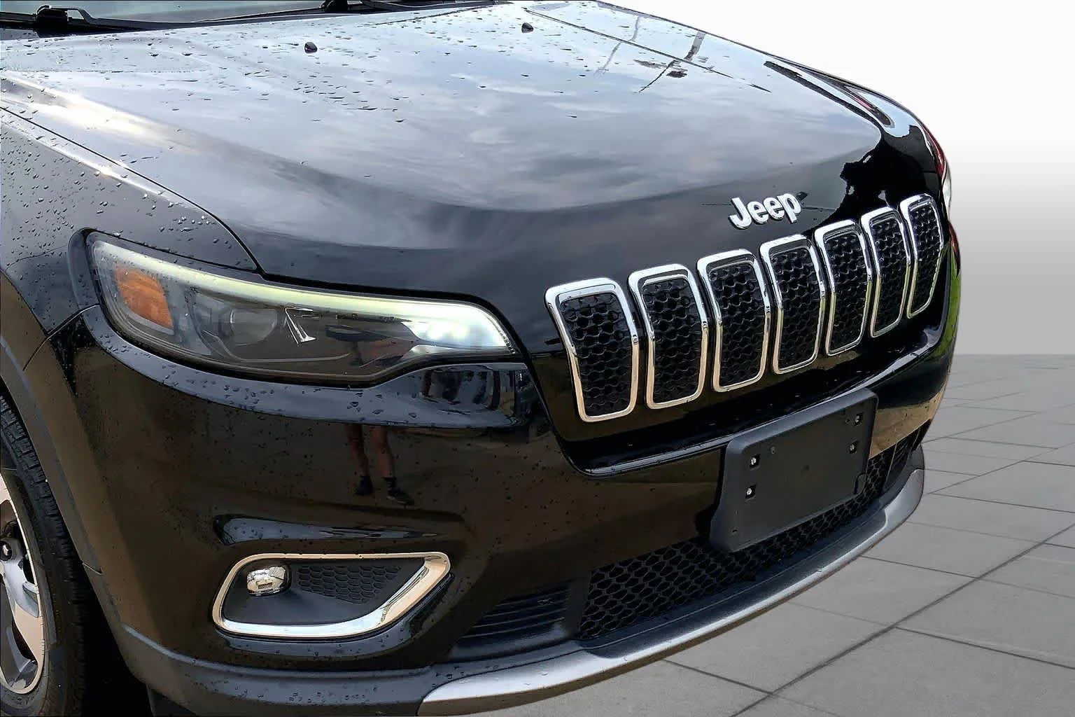 Used 2019 Diamond Black Crystal Pearlcoat Jeep Limited image 29