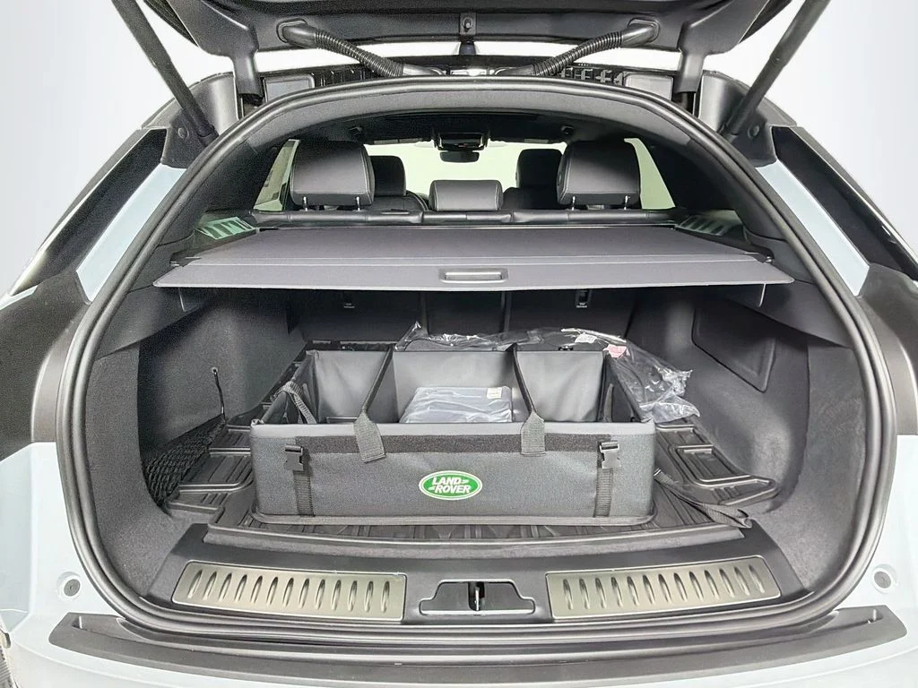 New 2026 Arroios Grey Land Rover P250 Base image 28