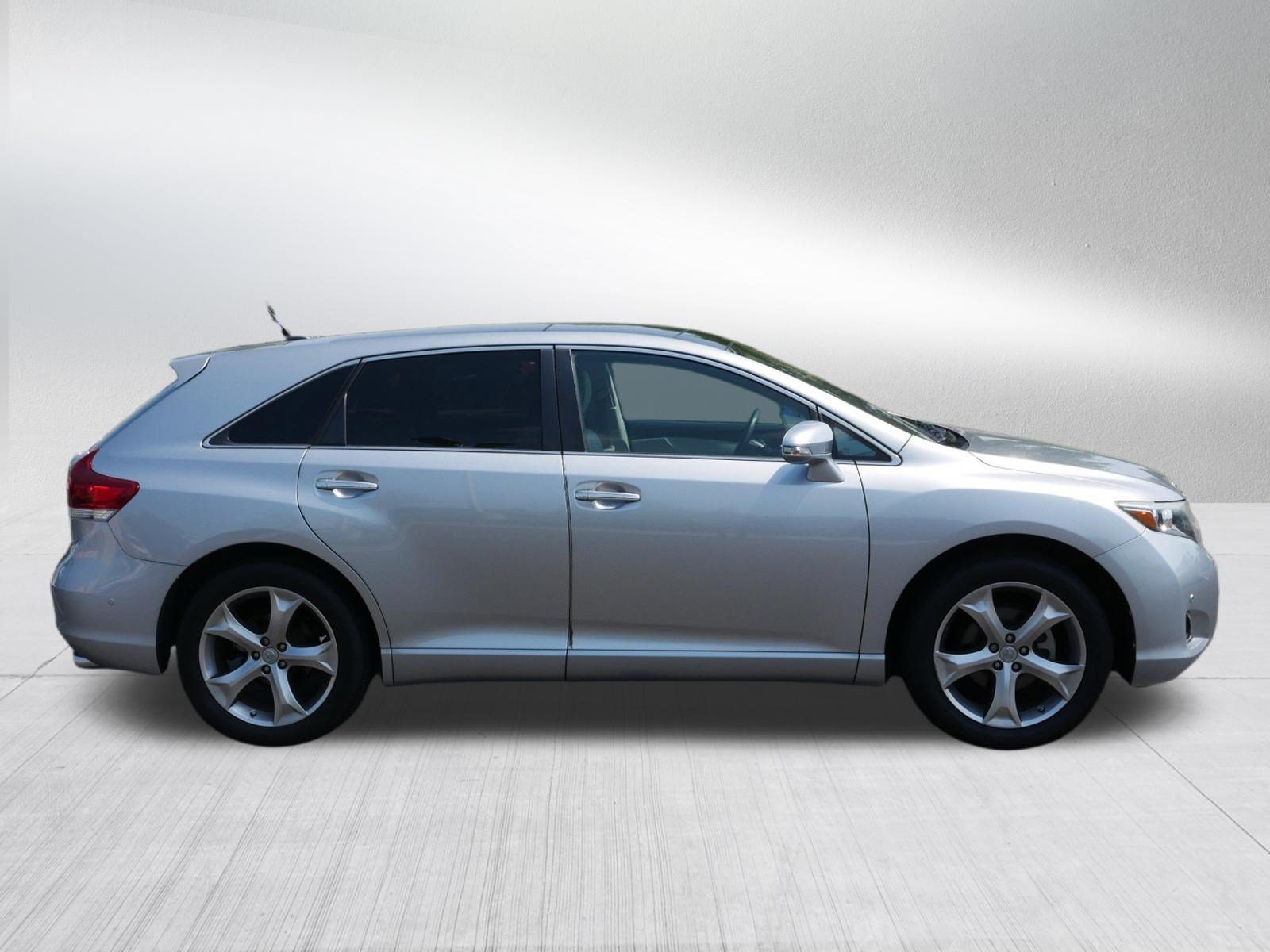 Used 2015 Celestial Silver Metallic Toyota Limited image 8