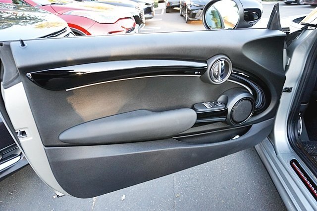 Used 2023  MINI Base image 17