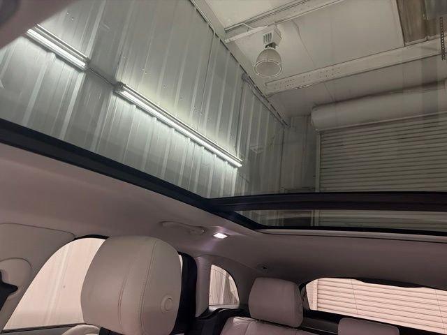Used 2019 Fuji White Land Rover S image 32