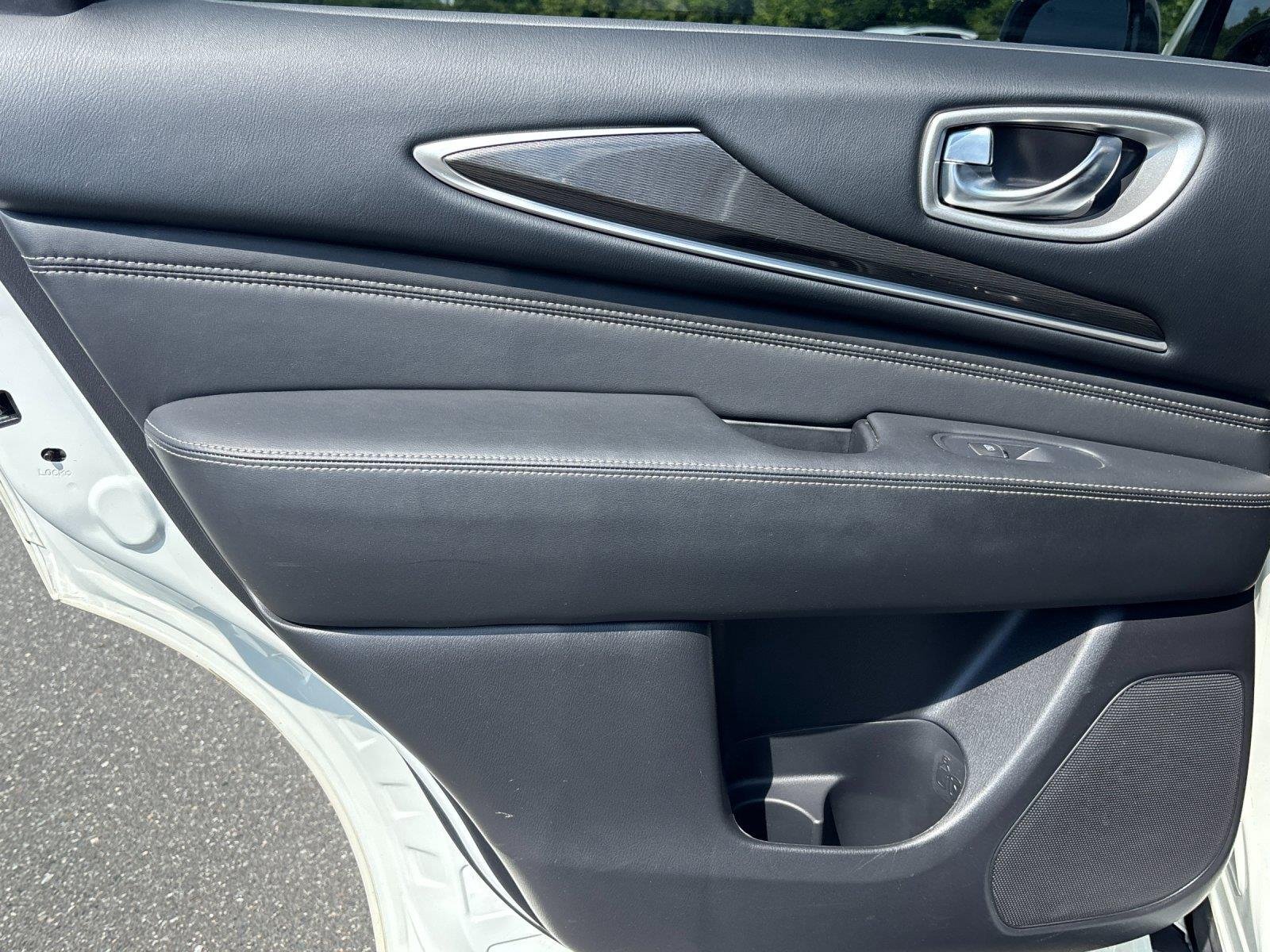 Used 2020 Majestic White INFINITI LUXE image 32
