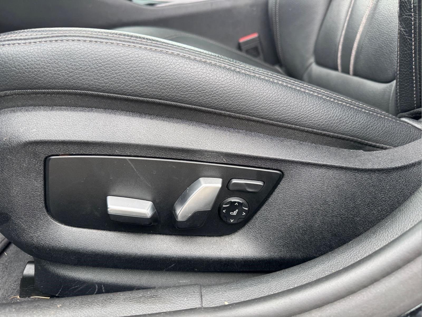 Used 2019 Black Sapphire Metallic BMW 530e iPerformance image 18