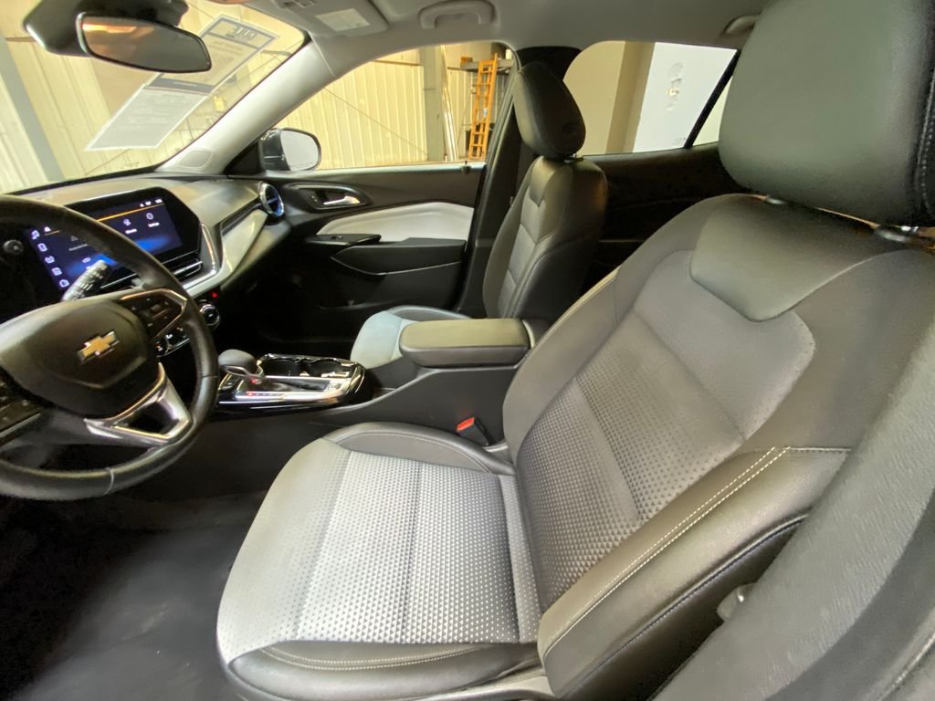 Used 2025 Black Chevrolet LT image 21