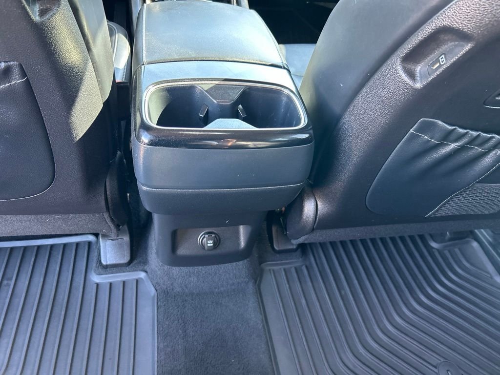 Used 2024 White Pearl Kia S image 36
