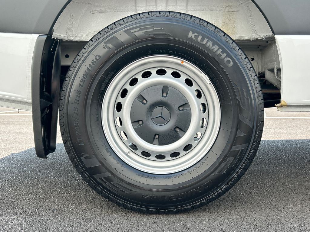 New 2026 Arctic+White Mercedes-Benz Cargo 144 WB image 31