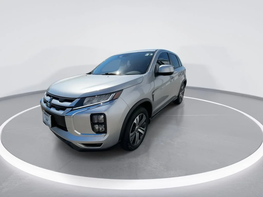 Used 2024 Silver Mitsubishi 2.0 ES image 4