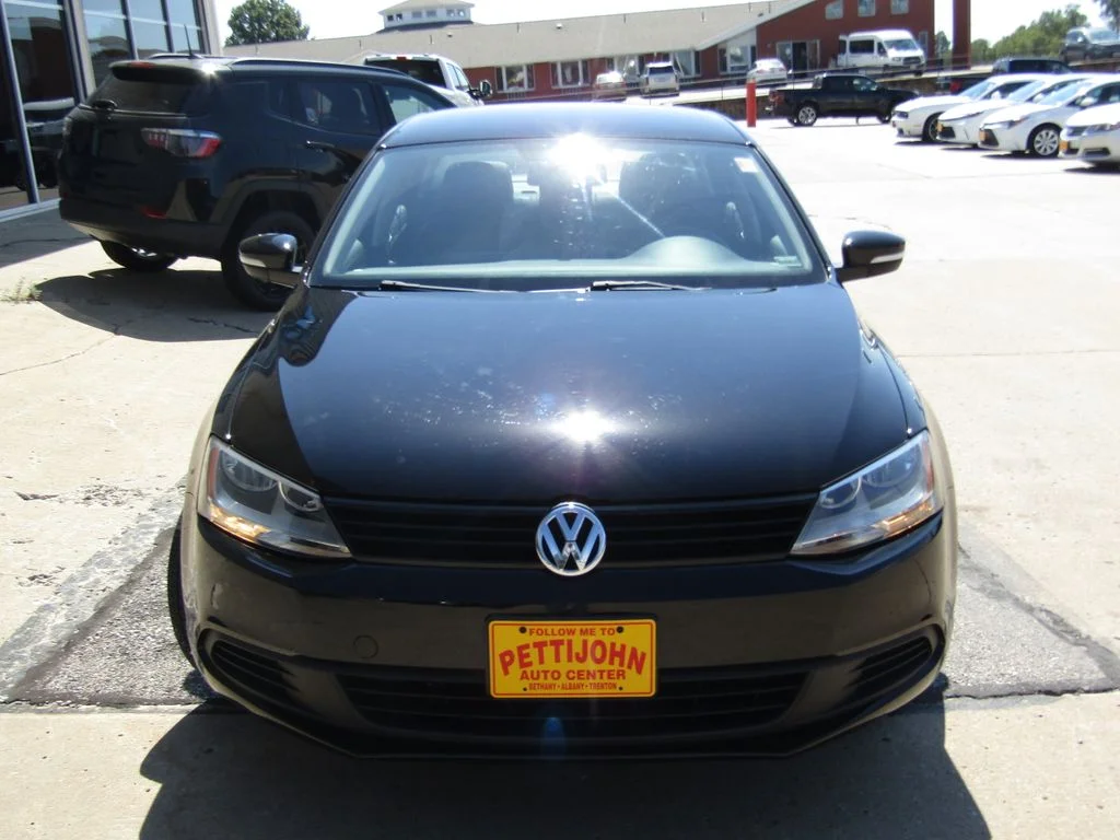 Used 2011  Volkswagen 2.5L SE image 9