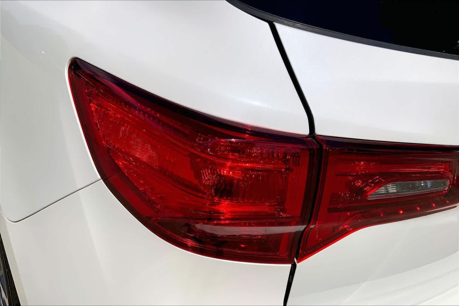 Used 2019 White Diamond Pearl Acura w/Advance Pkg image 29