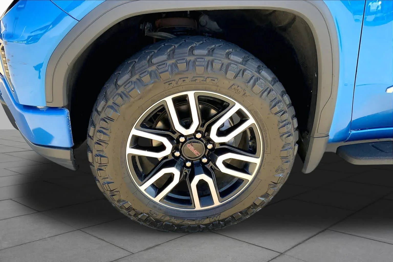 Used 2022 DYNAMIC BLUE METALLIC GMC AT4 image 10