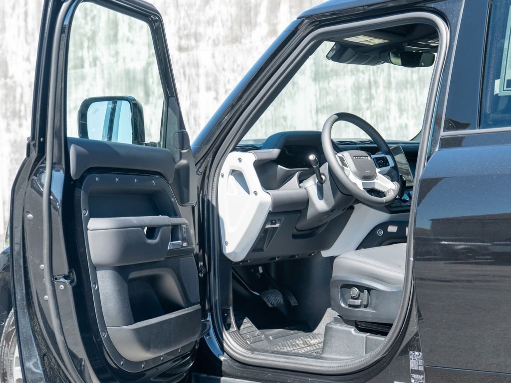 New 2026 Black Land Rover X-Dynamic SE image 10