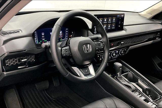 Used 2025 Crystal Black Pearl Honda Touring image 16