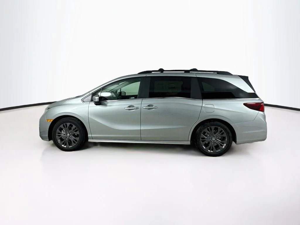New 2026 Solar Silver Metallic Honda Touring image 5