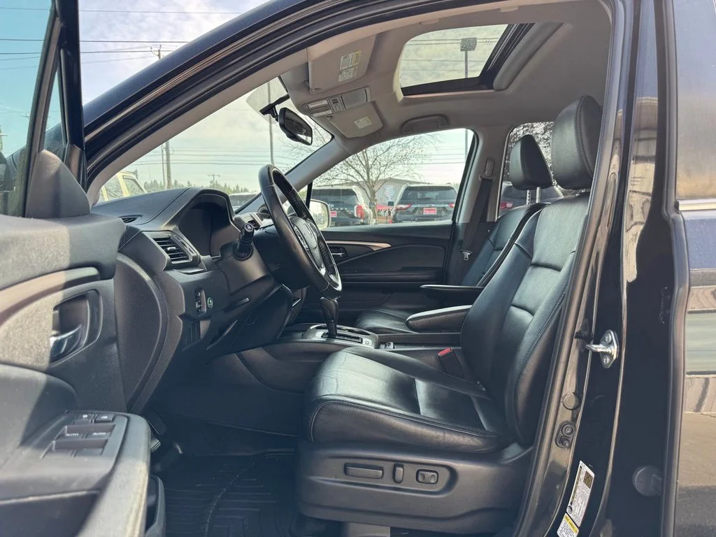 Used 2016 Black Honda EX-L image 10