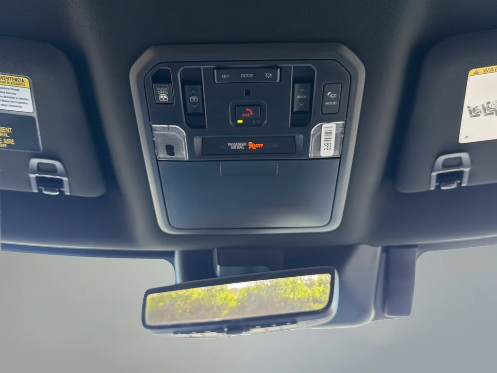 New 2026 Wind Chill Pearl <sup>1</sup> Toyota  Platinum image 27