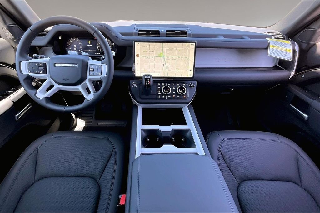 New 2026 SANTORINI BLACK Land Rover X-Dynamic SE image 5