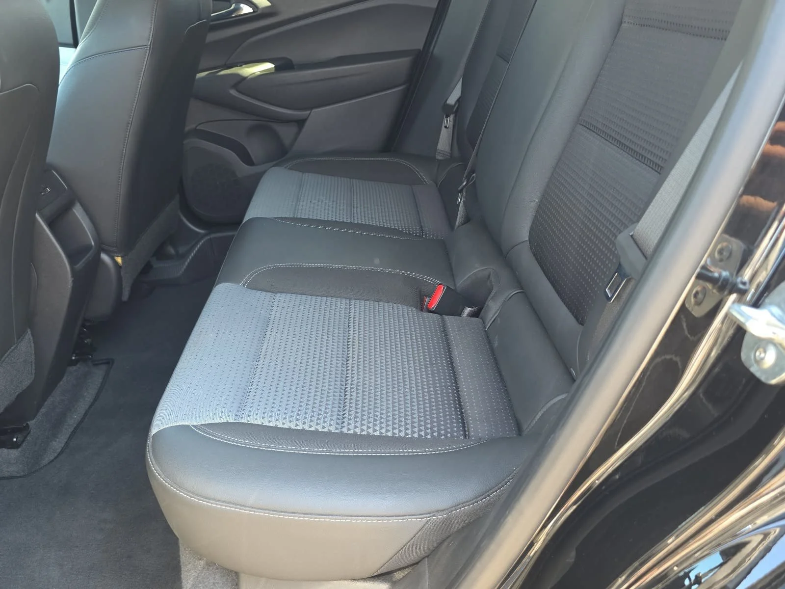 2025 Chevrolet Trax LT - Photo 10