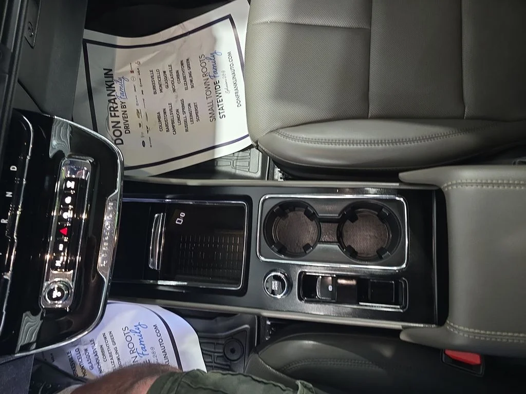 Used 2025 Gray Lincoln Premiere image 27