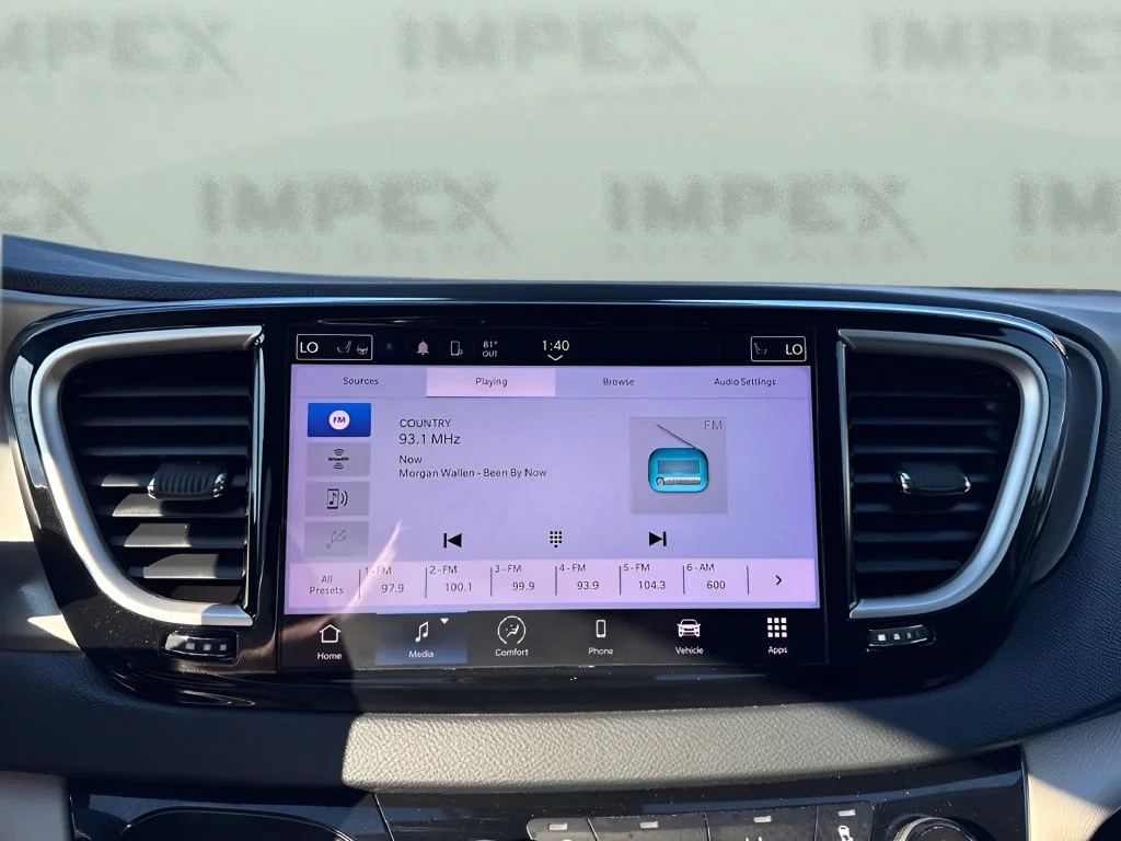 Used 2023 White Chrysler Touring L image 19