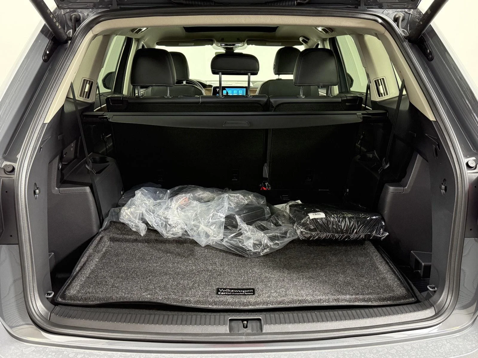New 2026 Pure Gray Volkswagen 2.0T SE w/Technology image 18