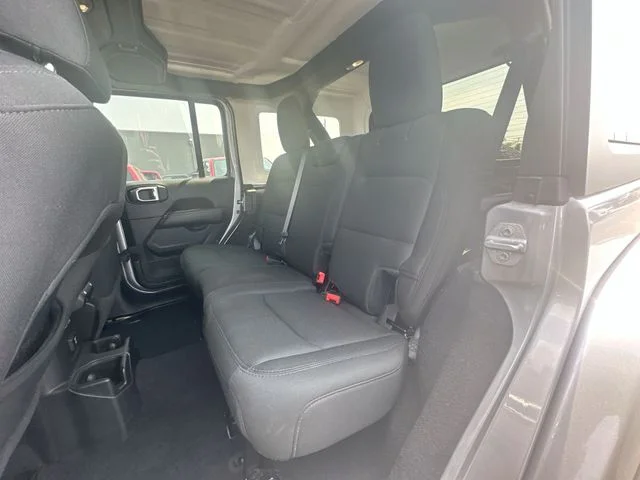Used 2019 Silver Jeep Unlimited Sahara image 24