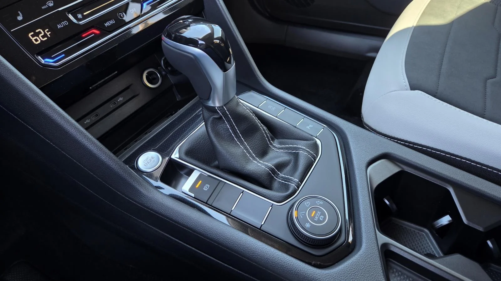2025 Volkswagen Taos SE - Photo 34